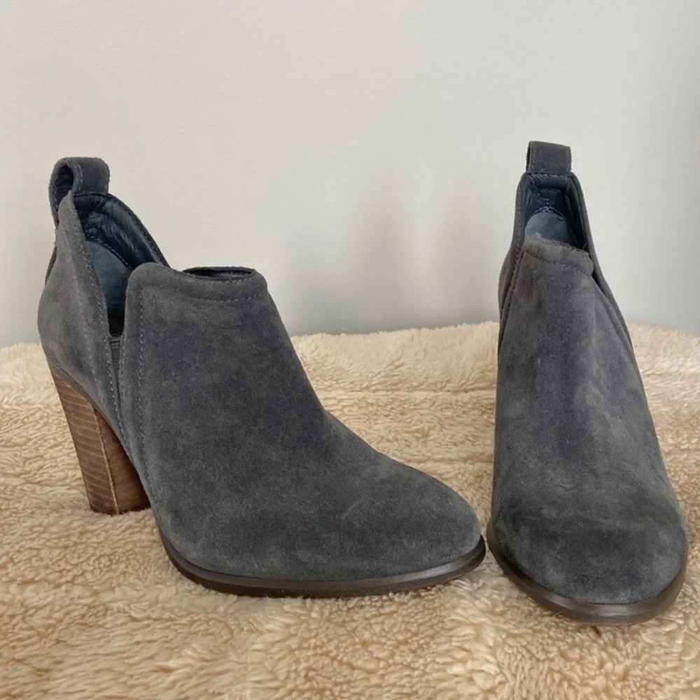 Vince Camuto Francia Ankle Bootie Gray Suede Leather Women's 5.5